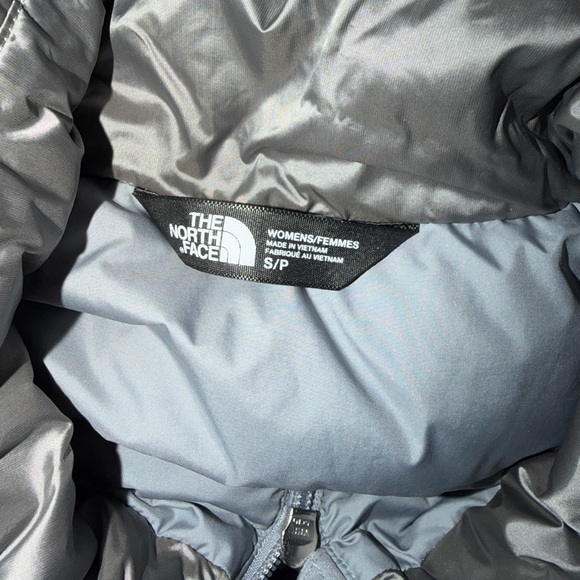 The North Face Metallic Gray Puffer Vest sz small - Picture 4 of 5